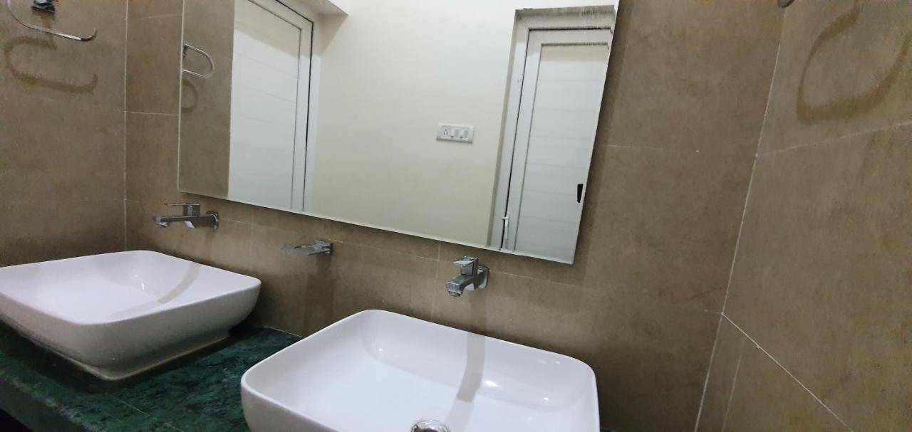Shree Suites Kuttalam  Exterior photo